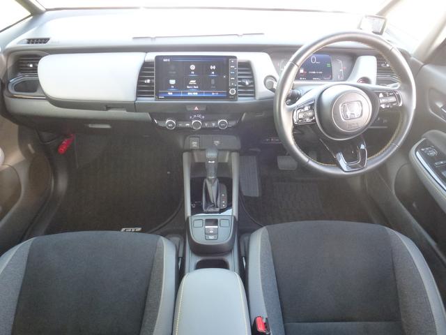 フィット ｅ：ＨＥＶＲＳ　純正ドラレコ前後ナビ連動　純正９インチギャザズナビ　サイドカーテンエアバック　パーキングセンサー　ＵＳＢ　電子パーキングブレーキ　パドルシフト　ＤＶＤ　バックカメラ（8枚目）