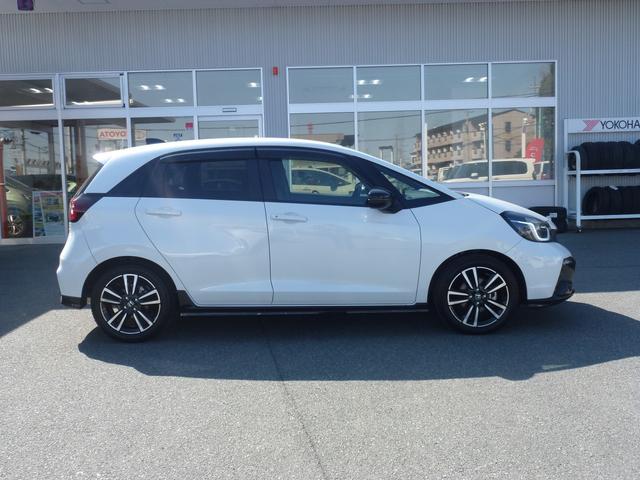 フィット ｅ：ＨＥＶＲＳ　純正ドラレコ前後ナビ連動　純正９インチギャザズナビ　サイドカーテンエアバック　パーキングセンサー　ＵＳＢ　電子パーキングブレーキ　パドルシフト　ＤＶＤ　バックカメラ（11枚目）