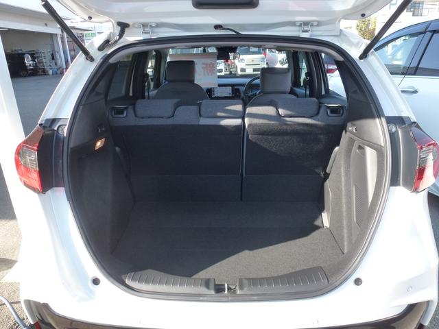 フィット ｅ：ＨＥＶＲＳ　純正ドラレコ前後ナビ連動　純正９インチギャザズナビ　サイドカーテンエアバック　パーキングセンサー　ＵＳＢ　電子パーキングブレーキ　パドルシフト　ＤＶＤ　バックカメラ（24枚目）