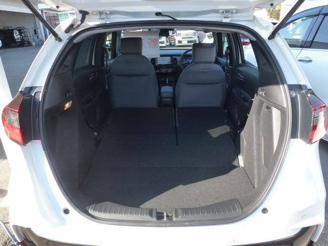 フィット ｅ：ＨＥＶＲＳ　純正ドラレコ前後ナビ連動　純正９インチギャザズナビ　サイドカーテンエアバック　パーキングセンサー　ＵＳＢ　電子パーキングブレーキ　パドルシフト　ＤＶＤ　バックカメラ（25枚目）