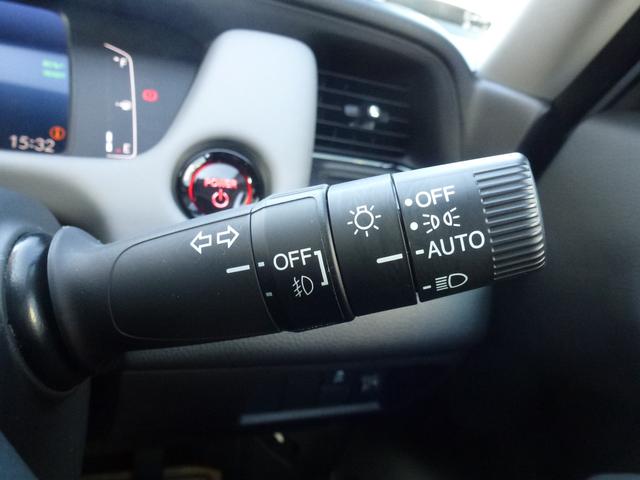 フィット ｅ：ＨＥＶＲＳ　純正ドラレコ前後ナビ連動　純正９インチギャザズナビ　サイドカーテンエアバック　パーキングセンサー　ＵＳＢ　電子パーキングブレーキ　パドルシフト　ＤＶＤ　バックカメラ（31枚目）