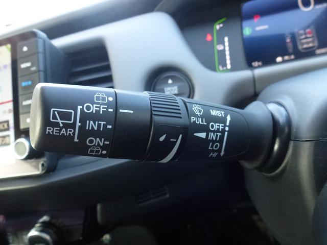 フィット ｅ：ＨＥＶＲＳ　純正ドラレコ前後ナビ連動　純正９インチギャザズナビ　サイドカーテンエアバック　パーキングセンサー　ＵＳＢ　電子パーキングブレーキ　パドルシフト　ＤＶＤ　バックカメラ（32枚目）