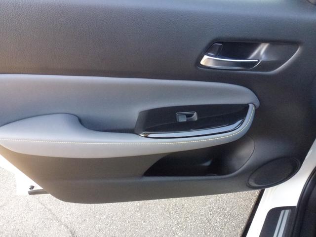 フィット ｅ：ＨＥＶＲＳ　純正ドラレコ前後ナビ連動　純正９インチギャザズナビ　サイドカーテンエアバック　パーキングセンサー　ＵＳＢ　電子パーキングブレーキ　パドルシフト　ＤＶＤ　バックカメラ（40枚目）