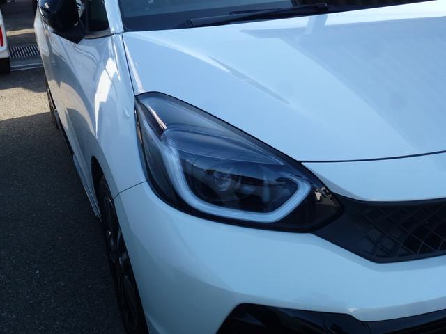 フィット ｅ：ＨＥＶＲＳ　純正ドラレコ前後ナビ連動　純正９インチギャザズナビ　サイドカーテンエアバック　パーキングセンサー　ＵＳＢ　電子パーキングブレーキ　パドルシフト　ＤＶＤ　バックカメラ（45枚目）