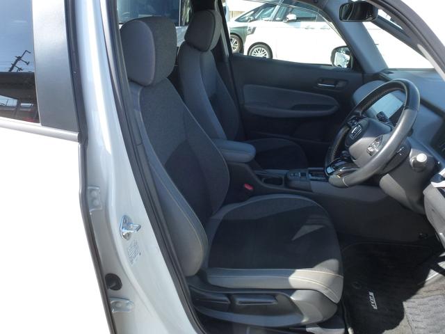 フィット ｅ：ＨＥＶＲＳ　純正ドラレコ前後　純正ナビ　ＥＴＣ２．０　バックカメラ　ＬＥＤヘッドライト　サイドカーテンエアバック　フルオートエアコン　電子パーキングブレーキ　禁煙車（17枚目）