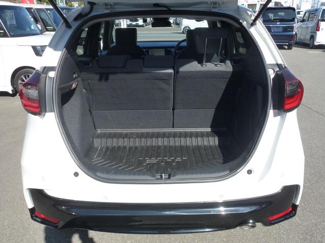 フィット ｅ：ＨＥＶＲＳ　純正ドラレコ前後　純正ナビ　ＥＴＣ２．０　バックカメラ　ＬＥＤヘッドライト　サイドカーテンエアバック　フルオートエアコン　電子パーキングブレーキ　禁煙車（19枚目）