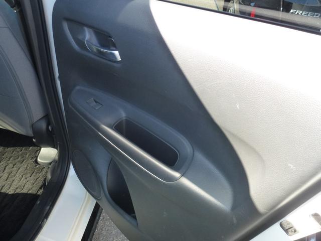 フィット ｅ：ＨＥＶＲＳ　純正ドラレコ前後　純正ナビ　ＥＴＣ２．０　バックカメラ　ＬＥＤヘッドライト　サイドカーテンエアバック　フルオートエアコン　電子パーキングブレーキ　禁煙車（56枚目）