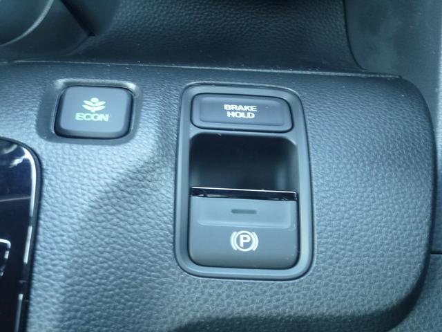 �X�C�b�`�ЂƂA���񂽂񑀍�̓d�q�p�[�L���O�u���[�L�F�X�C�b�`����Ńp�[�L���O�u���[�L���I���^�I�t�ł���d�q����p�[�L���O�u���[�L�B���i���ɃA�N�Z���y�_���𓥂߂΁A�����I�ɉ�������܂��B