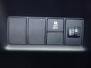 ｅ：ＨＥＶホーム　弊社元試乗車　９インチ純正ナビ　パーキングセンサー　ＥＴＣ　バックカメラ　ＬＥＤヘッドライト　革巻きステアリング　ＣＤ／ＤＶＤ　ＥＴＣ　フルセグ　Ｂｌｕｅｔｏｏｔｈ　ＵＳＢ　ミュージックラック（24枚目）