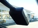 フィット ｅ：ＨＥＶホームブラックスタイル　弊社元試乗車　純正９インチナビ　純正ナビ連動ドラレコ前後３カメラ　ＥＴＣ　バックカメラ　パーキングセンサー　ＬＥＤヘッドライト　サイドカーテンエアバック　Ｂｌｕｅｔｏｏｔｈａｕｄｉｏ（3枚目）