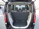 フル乗車時でも十分な荷室です。
