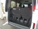 フル乗車時でも十分な荷室です。