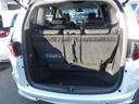 フル乗車時でも十分な荷室です。