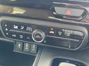 設定した温度に合わせて風量や吹き出し口を自動で調整。車内を一年中快適な温度に保ち、ドライブをより快適にサポートします。