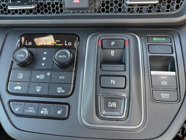ステップワゴン ｅ：ＨＥＶスパーダ　純正１１．４インチナビ　ＣＤ　ＤＶＤ　ＲＡＤＩＯ　フルセグ　Ｂｌｕｅｔｏｏｔｈ　バックカメラ　マルチビューカメラ　シートヒーター　フルオートエアコン　リアクーラー　パワーテールゲート（14枚目）