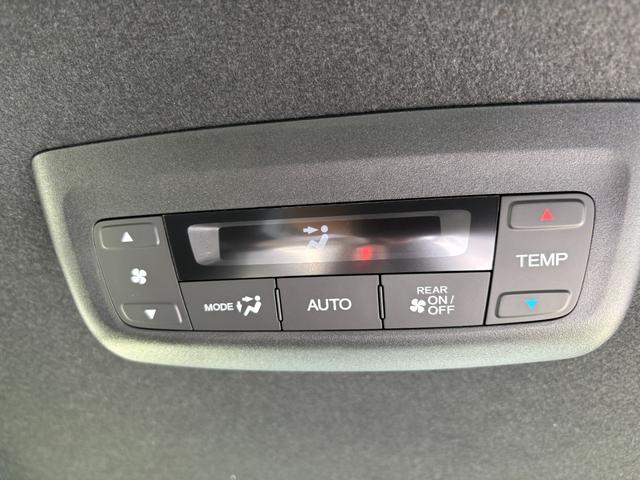 ステップワゴン ｅ：ＨＥＶスパーダ　純正１１．４インチナビ　ＣＤ　ＤＶＤ　ＲＡＤＩＯ　フルセグ　Ｂｌｕｅｔｏｏｔｈ　バックカメラ　マルチビューカメラ　シートヒーター　フルオートエアコン　リアクーラー　パワーテールゲート（33枚目）