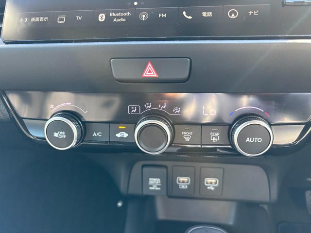 フィット ｅ：ＨＥＶホーム　純正ホンダコネクトナビ　Ｂｌｕｅｔｏｏｔｈ　ラジオ　フルセグ　バックカメラ　フルオートエアコン　ＡＣＣ　フロアマット　ＥＴＣ（16枚目）