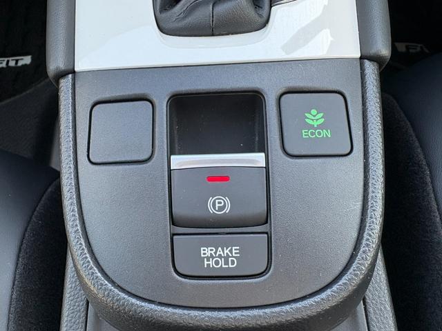 フィット ｅ：ＨＥＶホーム　純正ホンダコネクトナビ　Ｂｌｕｅｔｏｏｔｈ　ラジオ　フルセグ　バックカメラ　フルオートエアコン　ＡＣＣ　フロアマット　ＥＴＣ（22枚目）