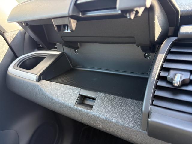 フィット ｅ：ＨＥＶホーム　純正ホンダコネクトナビ　Ｂｌｕｅｔｏｏｔｈ　ラジオ　フルセグ　バックカメラ　フルオートエアコン　ＡＣＣ　フロアマット　ＥＴＣ（26枚目）
