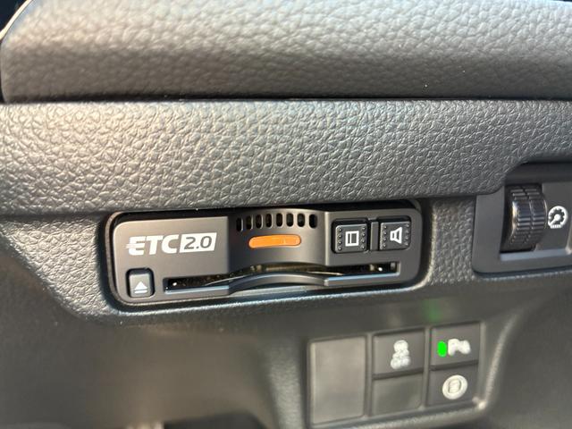 シビック ＥＸ　純正コネクトナビ　ＴＶ　ＲＡＤＩＯ　Ｂｌｕｅｔｏｏｔｈ　バックカメラ　ドラレコ　フルオートエアコン　ＥＴＣ　ドアバイザー　フロアマット（3枚目）