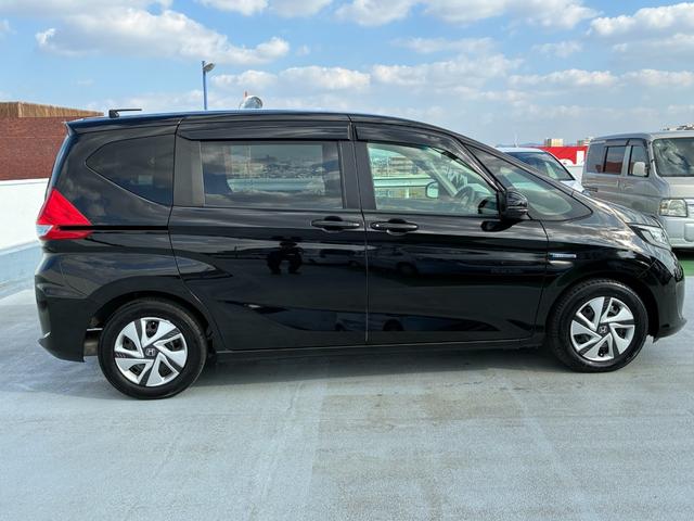 フリードハイブリッド ハイブリッド・Gホンダセンシング 純正9インチナビ CD DVD AM FM フルセグ Bluetooth バックカメラ ETC 両側電動パワースライドドア フルオートエアコン フロアマット ドアバイザー(11枚目)