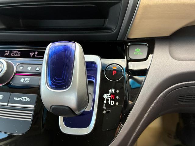 フリードハイブリッド ハイブリッド・Gホンダセンシング 純正9インチナビ CD DVD AM FM フルセグ Bluetooth バックカメラ ETC 両側電動パワースライドドア フルオートエアコン フロアマット ドアバイザー(20枚目)