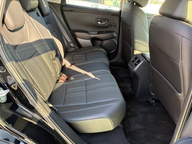 ＺＲ－Ｖ ｅ：ＨＥＶＺ　純正コネクトナビ　ＡＭ　ＦＭ　フルセグ　Ｂｌｕｅｔｏｏｔｈ　バックカメラ　マルチビューカメラ　フルオートエアコン　純正ドラレコ　ＥＴＣ　シートヒーター　パワーテールゲート　ステアリングヒーター（17枚目）