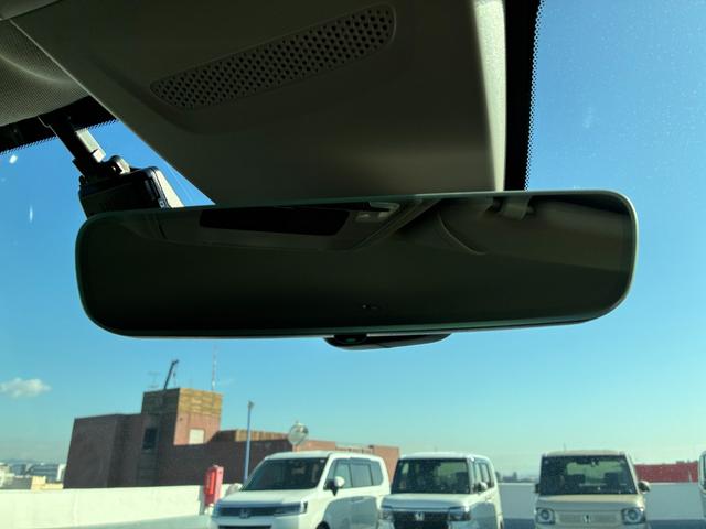 ＺＲ－Ｖ ｅ：ＨＥＶＺ　純正コネクトナビ　ＡＭ　ＦＭ　フルセグ　Ｂｌｕｅｔｏｏｔｈ　バックカメラ　マルチビューカメラ　フルオートエアコン　純正ドラレコ　ＥＴＣ　シートヒーター　パワーテールゲート　ステアリングヒーター（25枚目）