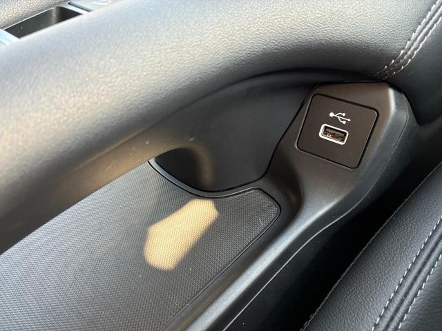 ＺＲ－Ｖ ｅ：ＨＥＶＺ　純正コネクトナビ　ＡＭ　ＦＭ　フルセグ　Ｂｌｕｅｔｏｏｔｈ　バックカメラ　マルチビューカメラ　フルオートエアコン　純正ドラレコ　ＥＴＣ　シートヒーター　パワーテールゲート　ステアリングヒーター（31枚目）