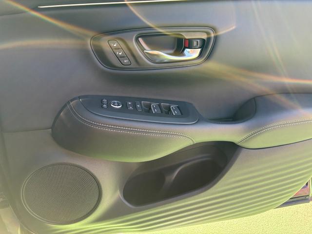 ＺＲ－Ｖ ｅ：ＨＥＶＺ　純正コネクトナビ　ＡＭ　ＦＭ　フルセグ　Ｂｌｕｅｔｏｏｔｈ　バックカメラ　マルチビューカメラ　フルオートエアコン　純正ドラレコ　ＥＴＣ　シートヒーター　パワーテールゲート　ステアリングヒーター（37枚目）