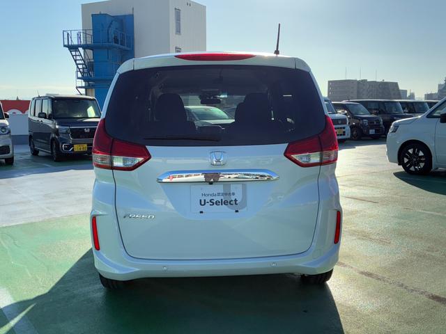 フリード Ｇ　純正７インチナビ　ＣＤ　ＤＶＤ　ＡＭ　ＦＭ　フルセグ　ミュージックラック　Ｂｌｕｅｔｏｏｔｈ　バックカメラ　フルオートエアコン　シートヒーター　両側電動パワースライドドア　後席サンシェード　ドラレコ（9枚目）