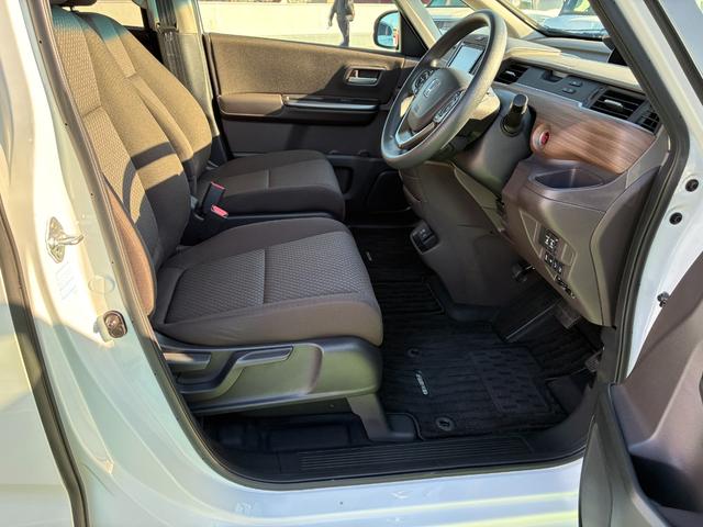 フリード Ｇ　純正７インチナビ　ＣＤ　ＤＶＤ　ＡＭ　ＦＭ　フルセグ　ミュージックラック　Ｂｌｕｅｔｏｏｔｈ　バックカメラ　フルオートエアコン　シートヒーター　両側電動パワースライドドア　後席サンシェード　ドラレコ（16枚目）