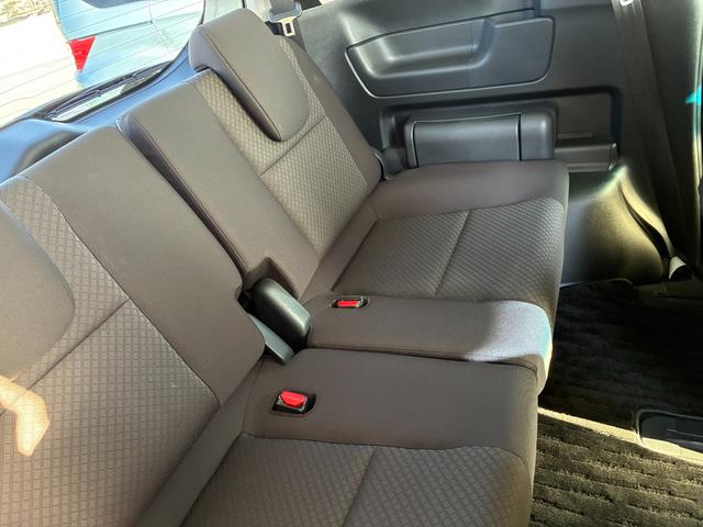 フリード Ｇ　純正７インチナビ　ＣＤ　ＤＶＤ　ＡＭ　ＦＭ　フルセグ　ミュージックラック　Ｂｌｕｅｔｏｏｔｈ　バックカメラ　フルオートエアコン　シートヒーター　両側電動パワースライドドア　後席サンシェード　ドラレコ（18枚目）