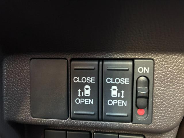 フリード Ｇ　純正７インチナビ　ＣＤ　ＤＶＤ　ＡＭ　ＦＭ　フルセグ　ミュージックラック　Ｂｌｕｅｔｏｏｔｈ　バックカメラ　フルオートエアコン　シートヒーター　両側電動パワースライドドア　後席サンシェード　ドラレコ（21枚目）