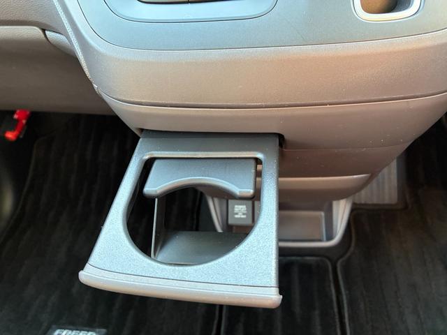 フリード Ｇ　純正７インチナビ　ＣＤ　ＤＶＤ　ＡＭ　ＦＭ　フルセグ　ミュージックラック　Ｂｌｕｅｔｏｏｔｈ　バックカメラ　フルオートエアコン　シートヒーター　両側電動パワースライドドア　後席サンシェード　ドラレコ（23枚目）