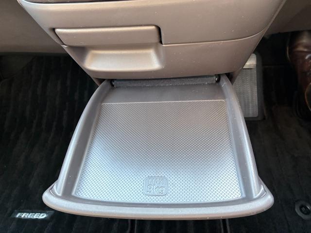 フリード Ｇ　純正７インチナビ　ＣＤ　ＤＶＤ　ＡＭ　ＦＭ　フルセグ　ミュージックラック　Ｂｌｕｅｔｏｏｔｈ　バックカメラ　フルオートエアコン　シートヒーター　両側電動パワースライドドア　後席サンシェード　ドラレコ（24枚目）