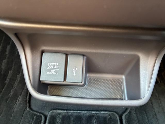 フリード Ｇ　純正７インチナビ　ＣＤ　ＤＶＤ　ＡＭ　ＦＭ　フルセグ　ミュージックラック　Ｂｌｕｅｔｏｏｔｈ　バックカメラ　フルオートエアコン　シートヒーター　両側電動パワースライドドア　後席サンシェード　ドラレコ（25枚目）