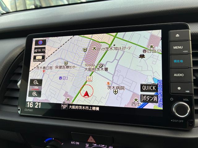 フィット ベーシック　純正ナビ　ＣＤ　ＤＶＤ　ＡＭ　ＦＭ　ＴＶフルセグ　ミュージックラック　Ｂｌｕｅｔｏｏｔｈ　バックカメラ　ブレーキホールド　フルオートエアコン　ＡＣＣ　ＥＴＣ（2枚目）