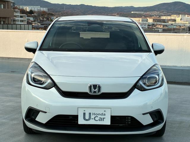 フィット ベーシック　純正ナビ　ＣＤ　ＤＶＤ　ＡＭ　ＦＭ　ＴＶフルセグ　ミュージックラック　Ｂｌｕｅｔｏｏｔｈ　バックカメラ　ブレーキホールド　フルオートエアコン　ＡＣＣ　ＥＴＣ（5枚目）