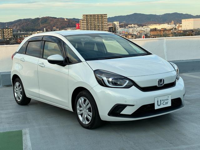 フィット ベーシック　純正ナビ　ＣＤ　ＤＶＤ　ＡＭ　ＦＭ　ＴＶフルセグ　ミュージックラック　Ｂｌｕｅｔｏｏｔｈ　バックカメラ　ブレーキホールド　フルオートエアコン　ＡＣＣ　ＥＴＣ（6枚目）