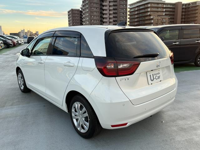 フィット ベーシック　純正ナビ　ＣＤ　ＤＶＤ　ＡＭ　ＦＭ　ＴＶフルセグ　ミュージックラック　Ｂｌｕｅｔｏｏｔｈ　バックカメラ　ブレーキホールド　フルオートエアコン　ＡＣＣ　ＥＴＣ（8枚目）