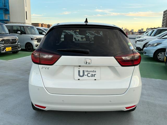 フィット ベーシック　純正ナビ　ＣＤ　ＤＶＤ　ＡＭ　ＦＭ　ＴＶフルセグ　ミュージックラック　Ｂｌｕｅｔｏｏｔｈ　バックカメラ　ブレーキホールド　フルオートエアコン　ＡＣＣ　ＥＴＣ（9枚目）