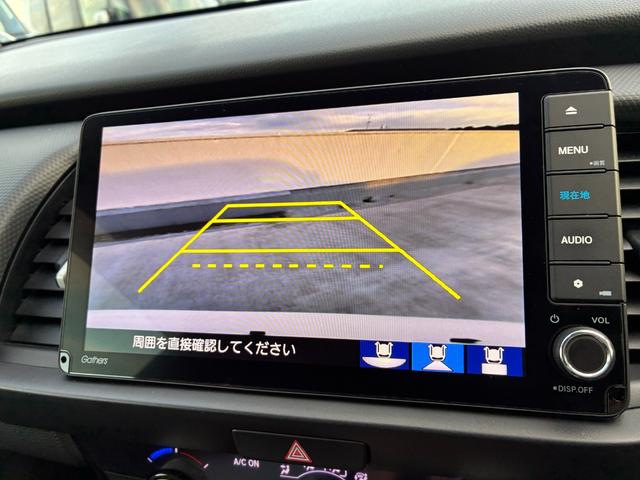 フィット ベーシック　純正ナビ　ＣＤ　ＤＶＤ　ＡＭ　ＦＭ　ＴＶフルセグ　ミュージックラック　Ｂｌｕｅｔｏｏｔｈ　バックカメラ　ブレーキホールド　フルオートエアコン　ＡＣＣ　ＥＴＣ（13枚目）