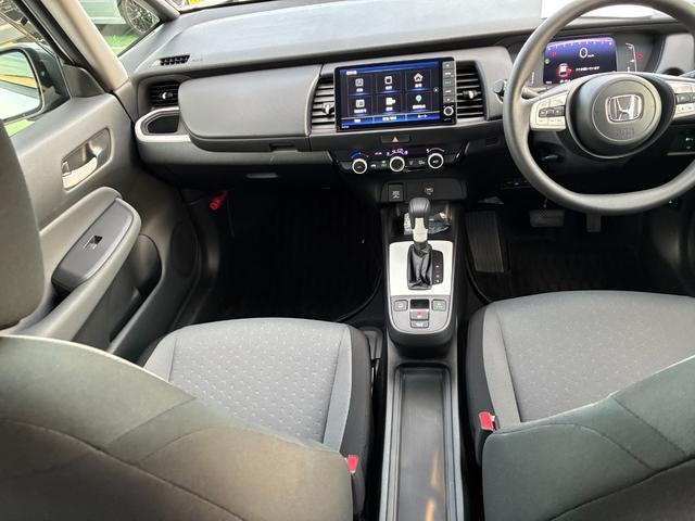 フィット ベーシック　純正ナビ　ＣＤ　ＤＶＤ　ＡＭ　ＦＭ　ＴＶフルセグ　ミュージックラック　Ｂｌｕｅｔｏｏｔｈ　バックカメラ　ブレーキホールド　フルオートエアコン　ＡＣＣ　ＥＴＣ（15枚目）