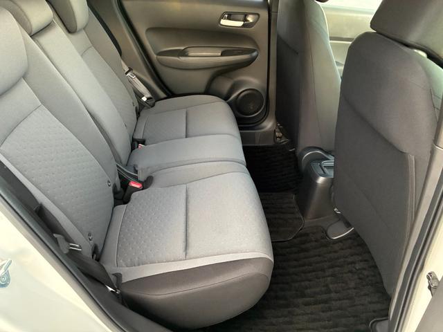 フィット ベーシック　純正ナビ　ＣＤ　ＤＶＤ　ＡＭ　ＦＭ　ＴＶフルセグ　ミュージックラック　Ｂｌｕｅｔｏｏｔｈ　バックカメラ　ブレーキホールド　フルオートエアコン　ＡＣＣ　ＥＴＣ（16枚目）