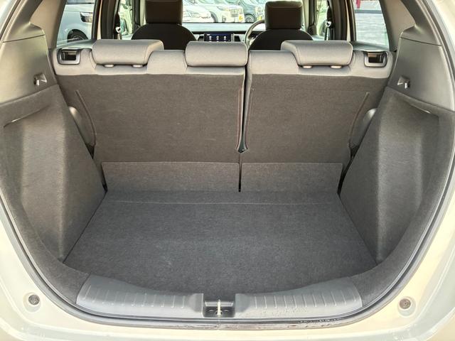 フィット ベーシック　純正ナビ　ＣＤ　ＤＶＤ　ＡＭ　ＦＭ　ＴＶフルセグ　ミュージックラック　Ｂｌｕｅｔｏｏｔｈ　バックカメラ　ブレーキホールド　フルオートエアコン　ＡＣＣ　ＥＴＣ（18枚目）