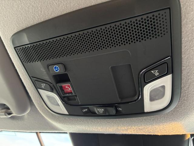 フィット ベーシック　純正ナビ　ＣＤ　ＤＶＤ　ＡＭ　ＦＭ　ＴＶフルセグ　ミュージックラック　Ｂｌｕｅｔｏｏｔｈ　バックカメラ　ブレーキホールド　フルオートエアコン　ＡＣＣ　ＥＴＣ（26枚目）