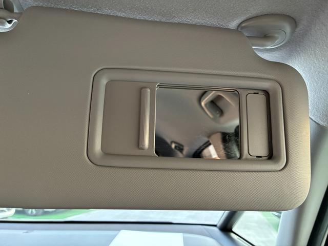 フィット ベーシック　純正ナビ　ＣＤ　ＤＶＤ　ＡＭ　ＦＭ　ＴＶフルセグ　ミュージックラック　Ｂｌｕｅｔｏｏｔｈ　バックカメラ　ブレーキホールド　フルオートエアコン　ＡＣＣ　ＥＴＣ（28枚目）