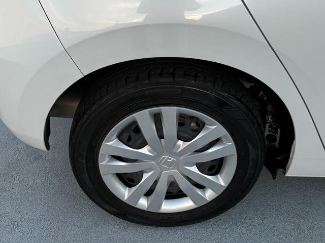 フィット ベーシック　純正ナビ　ＣＤ　ＤＶＤ　ＡＭ　ＦＭ　ＴＶフルセグ　ミュージックラック　Ｂｌｕｅｔｏｏｔｈ　バックカメラ　ブレーキホールド　フルオートエアコン　ＡＣＣ　ＥＴＣ（43枚目）