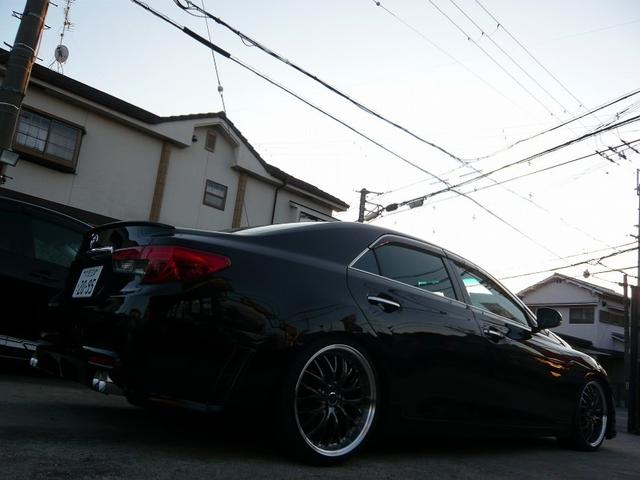 こちらのお車ですが、社外ストレートマフラー付きとなります、ステンレスマフラーでとても良い音でございます♪ぜひ１度聞きに来てくださいませ♪